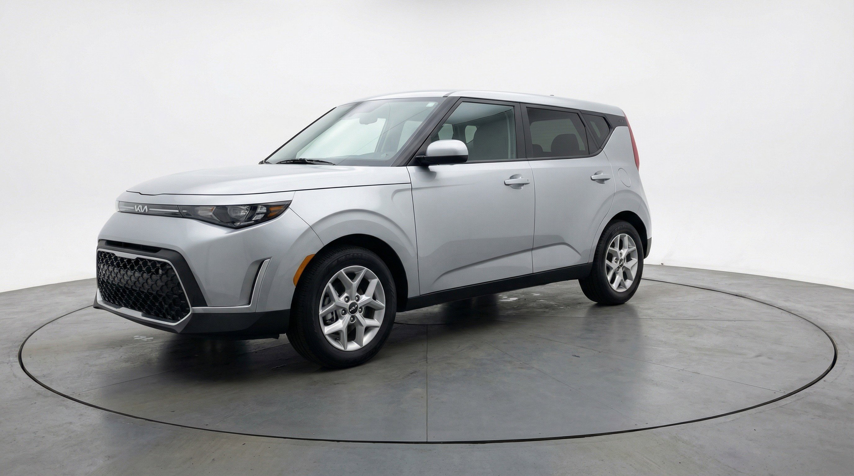 Used 2025 Kia Soul LX w/ LX Technology Package image 3