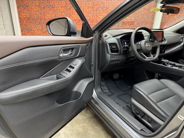 Used 2022 Nissan Rogue SV w/ SV Premium Package image 9