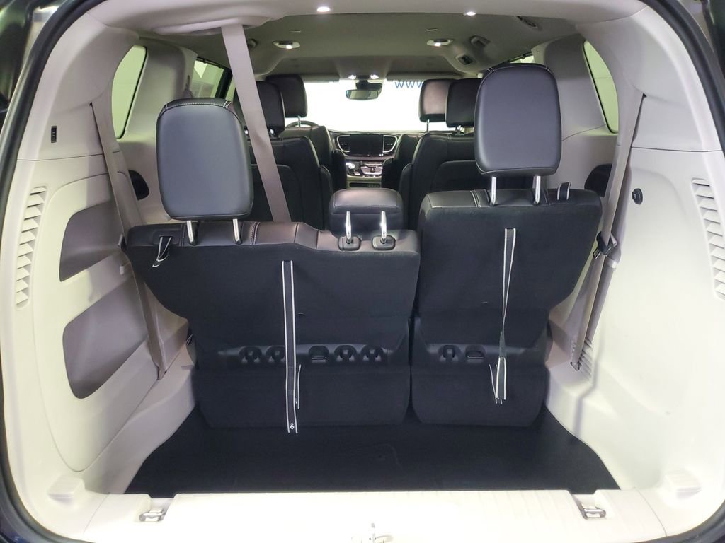 Used 2024 Chrysler Pacifica Touring-L image 11