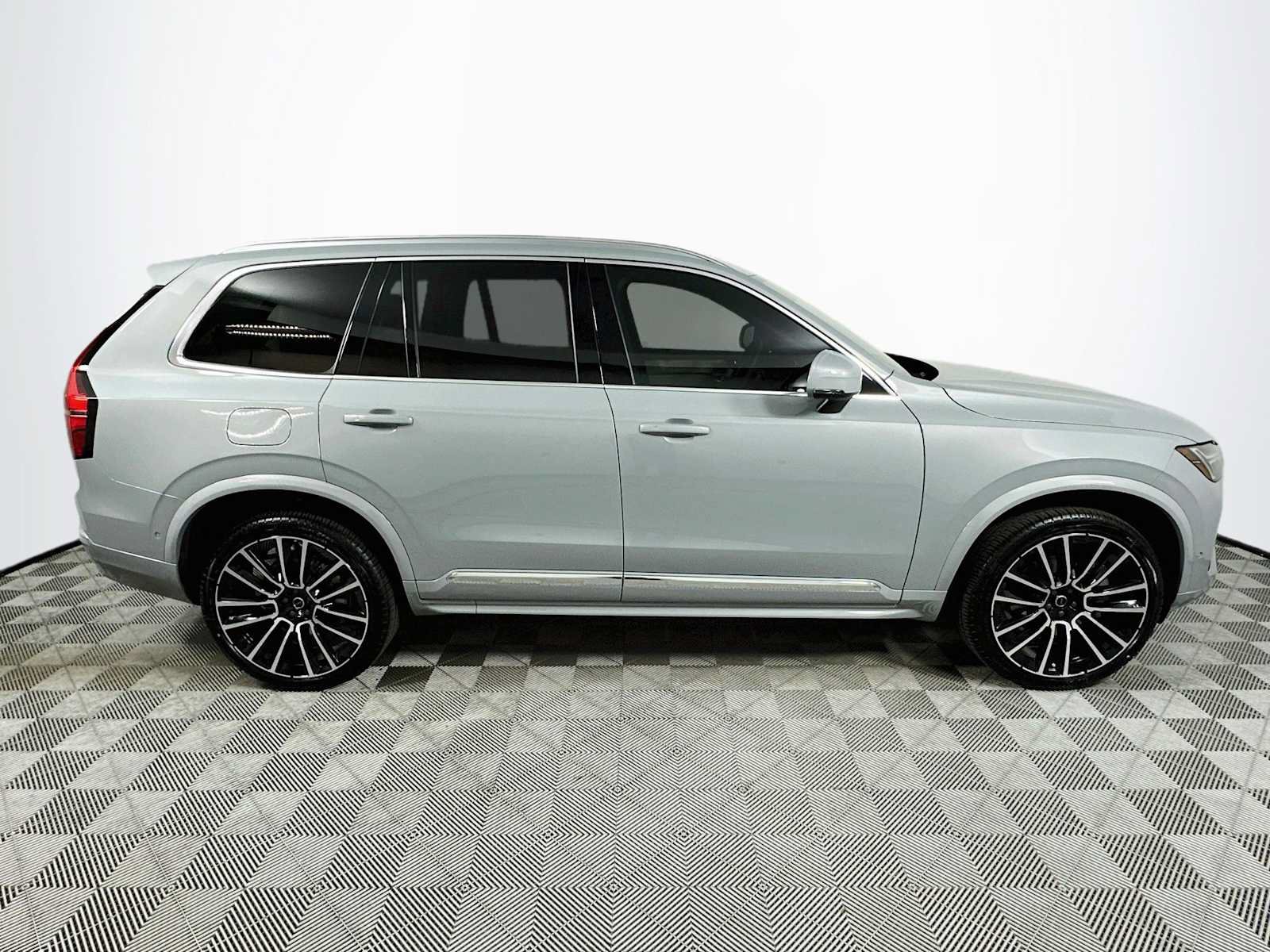 New 2027 Volvo XC90 B6 Plus AWD/4WD image 8