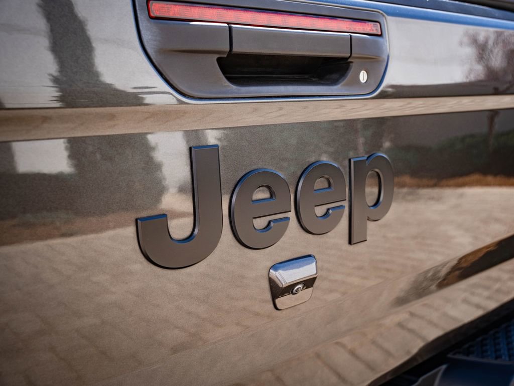 Used 2023 Jeep Gladiator Sport image 16