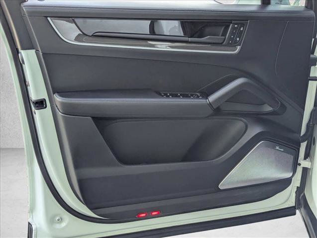 Used 2024 Porsche Cayenne Turbo AWD/4WD image 8