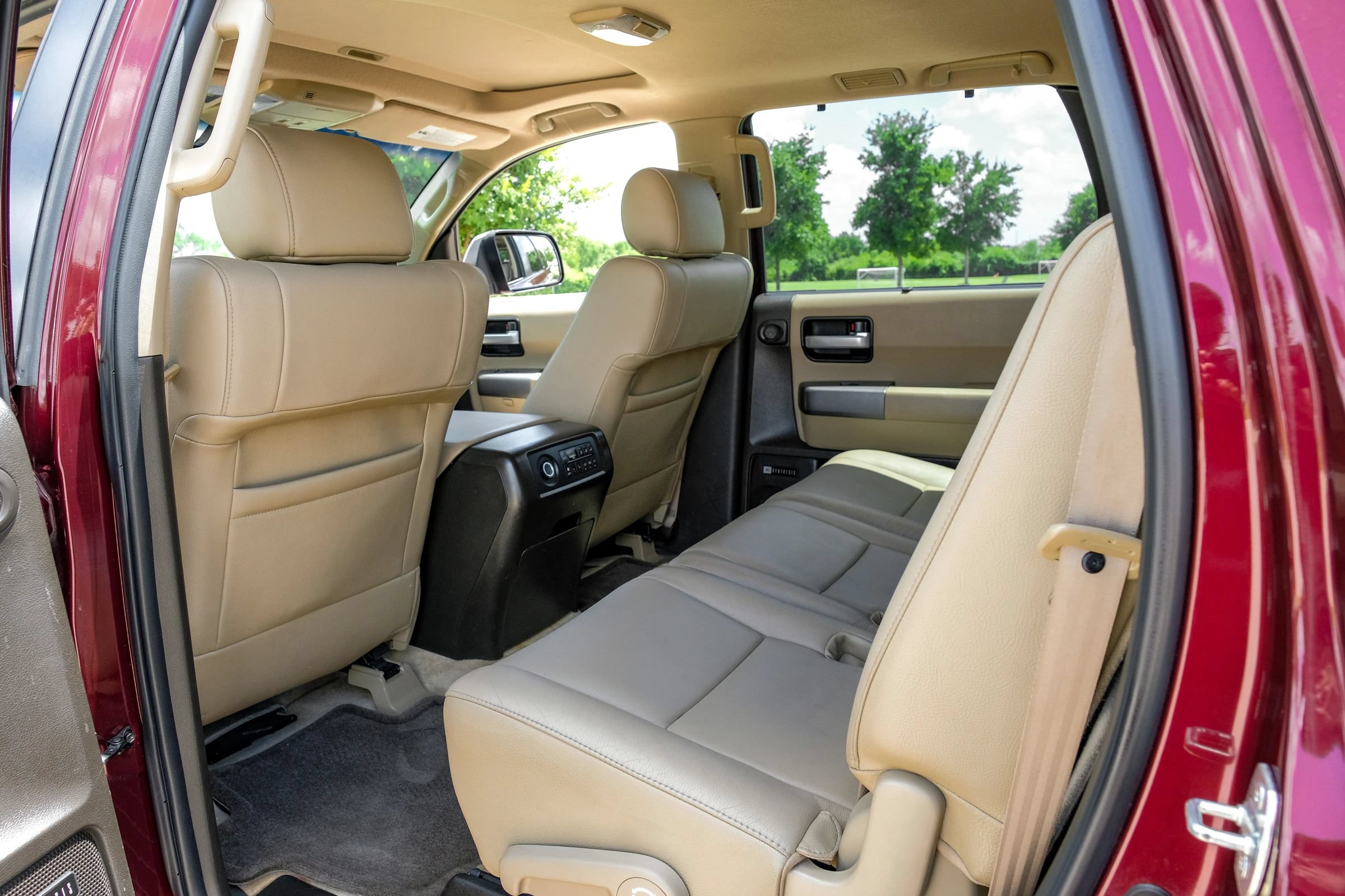 Used 2011 Toyota Sequoia Limited RWD image 32
