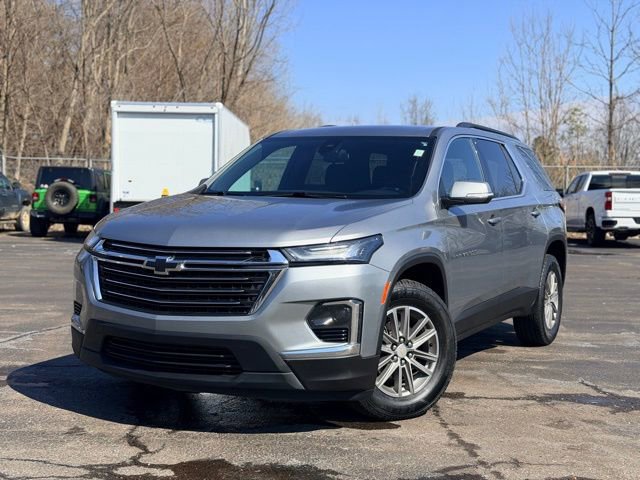 Used 2024 Chevrolet Traverse LT FWD image 1