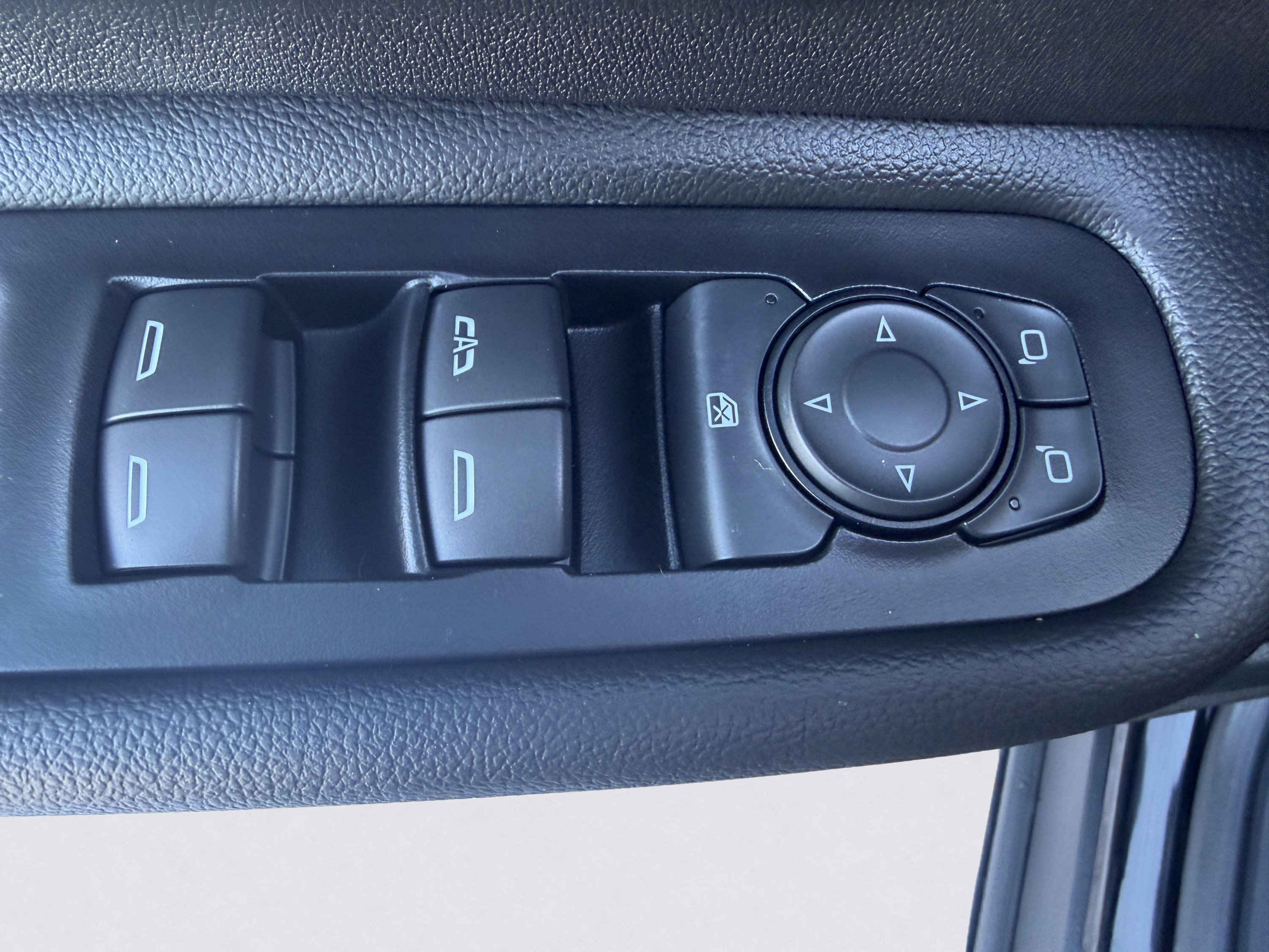 Used 2023 GMC Terrain SLT w/ Infotainment Package II image 30