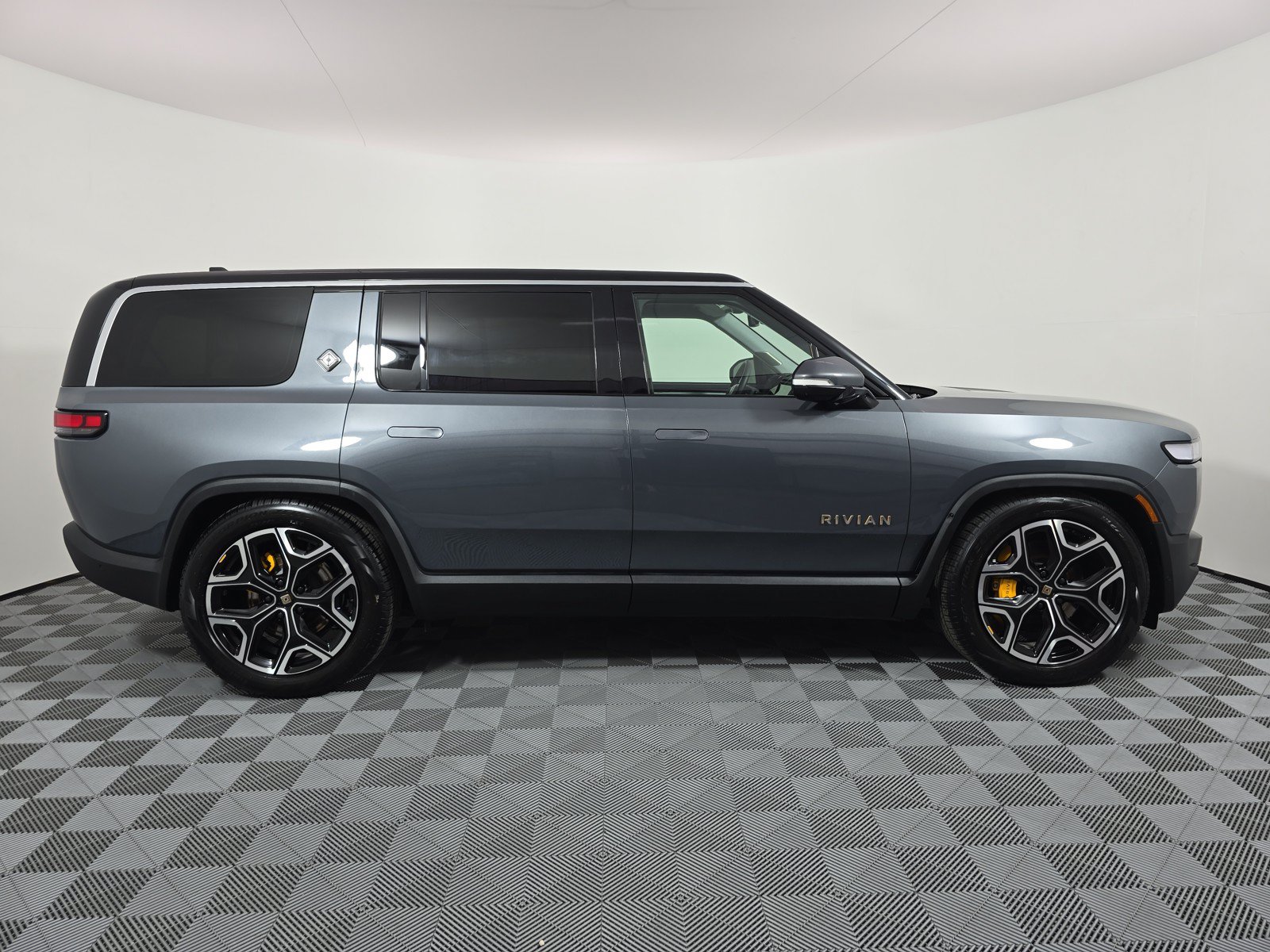 Used 2024 Rivian R1S Adventure AWD/4WD image 6
