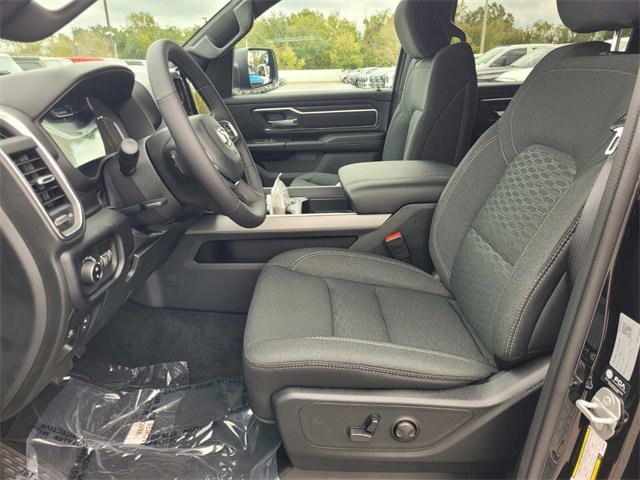 New 2026 RAM 1500 4x4 Crew Cab image 5