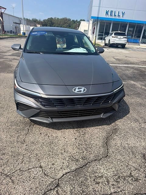 Certified 2026 Hyundai Elantra SE FWD image 2