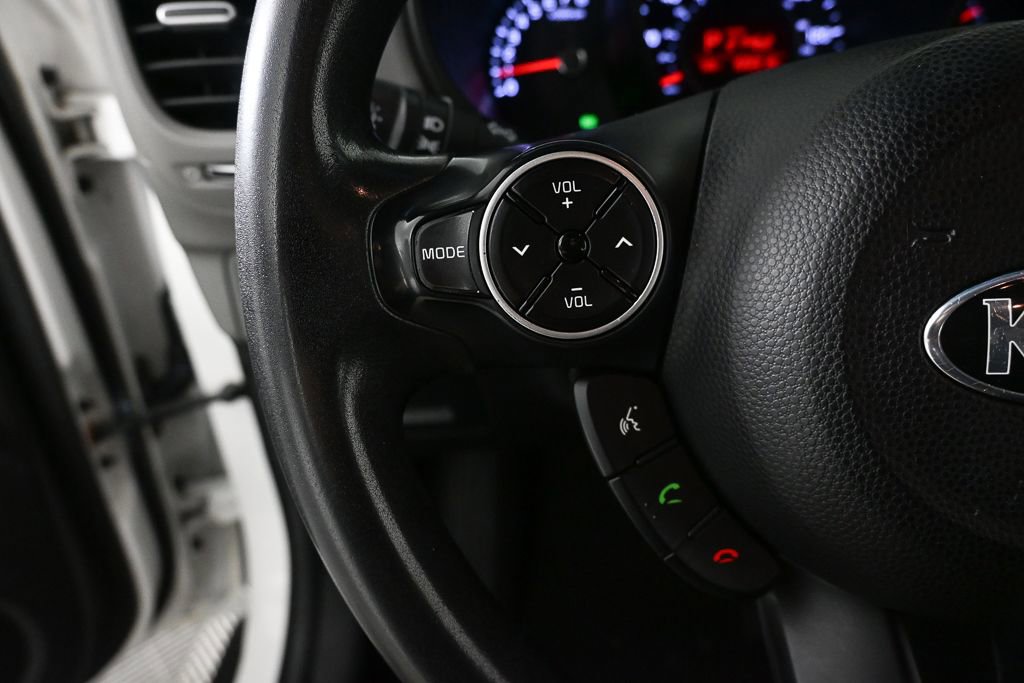 Used 2015 Kia Soul + image 9