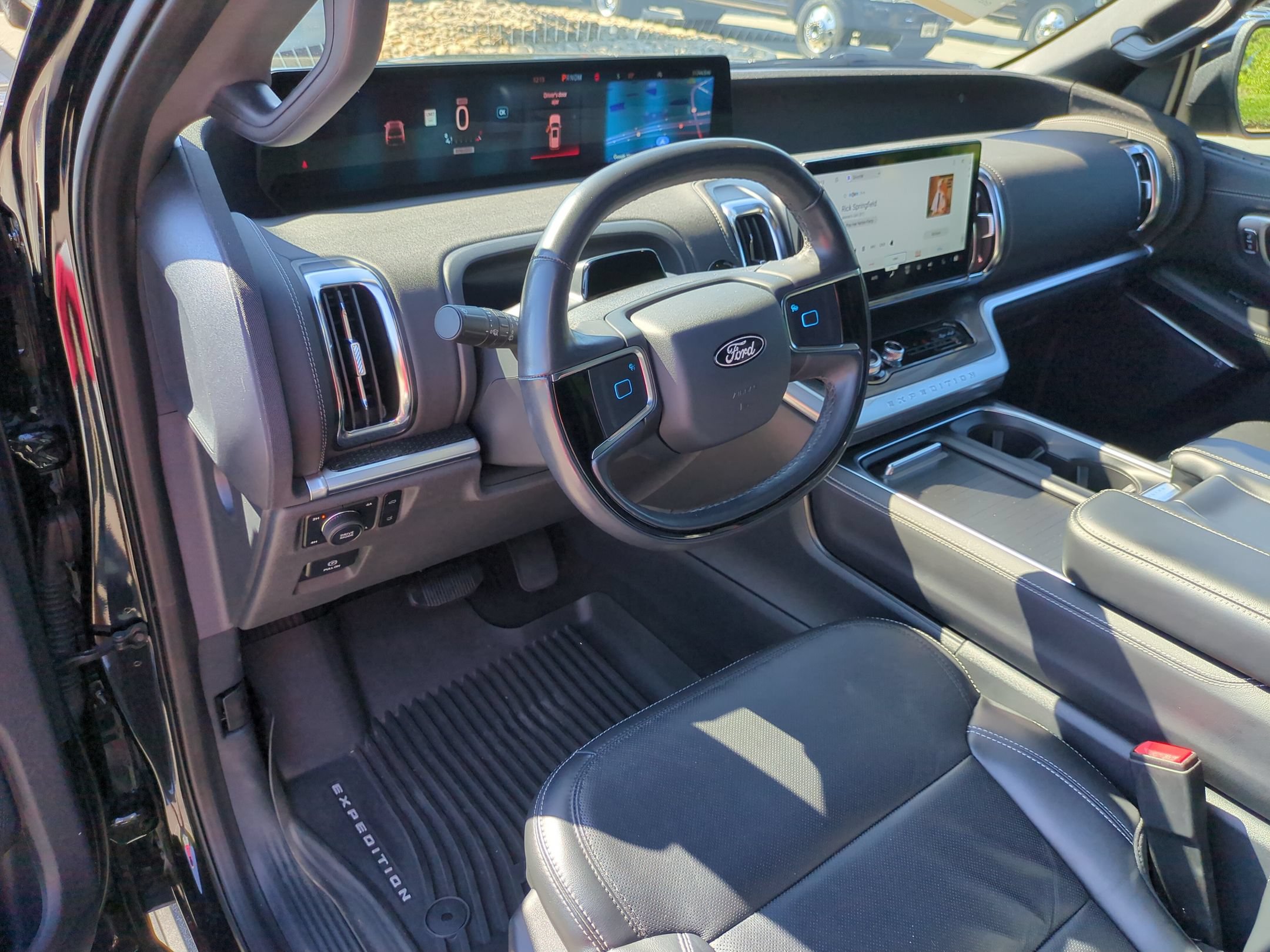 Certified 2025 Ford Expedition Platinum w/ Stealth Performance Package AWD/4WD image 16