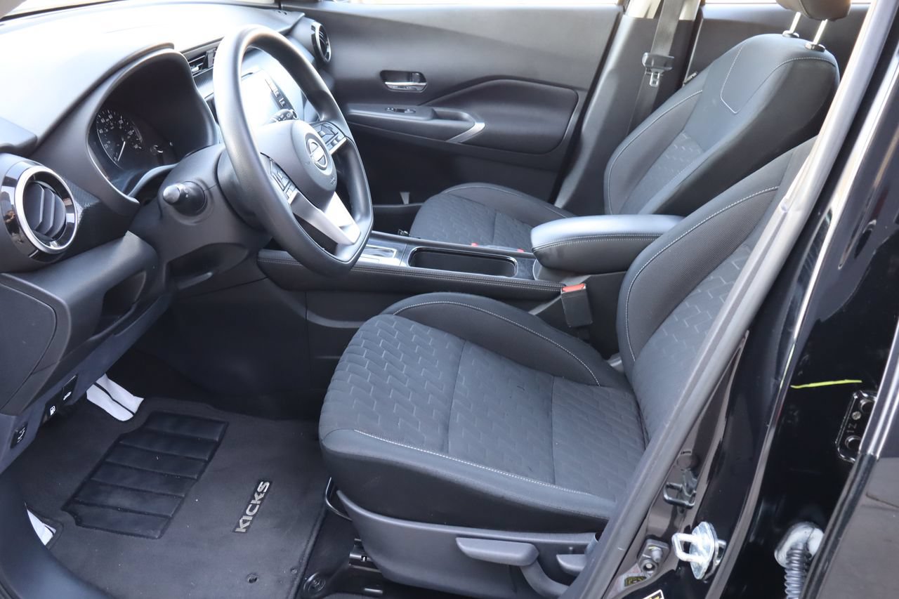 Used 2022 Nissan Kicks SV w/ Interior Electronics Package FWD image 15
