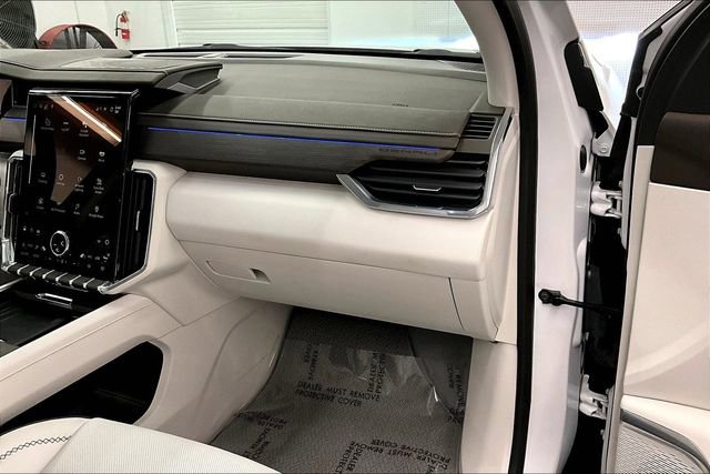 Used 2025 GMC Acadia Denali w/ Super Cruise Package image 17