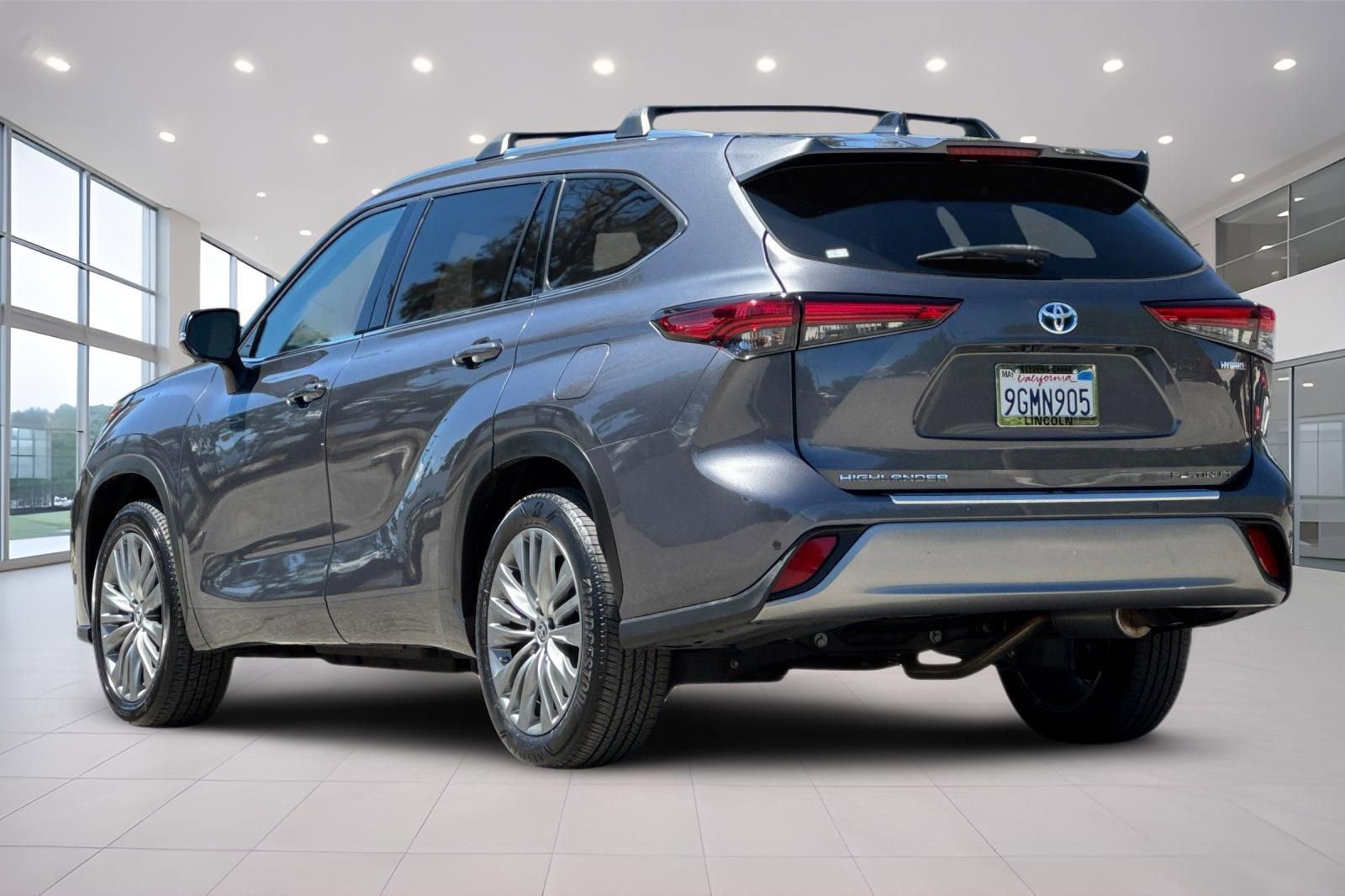 Used 2023 Toyota Highlander Platinum FWD image 6