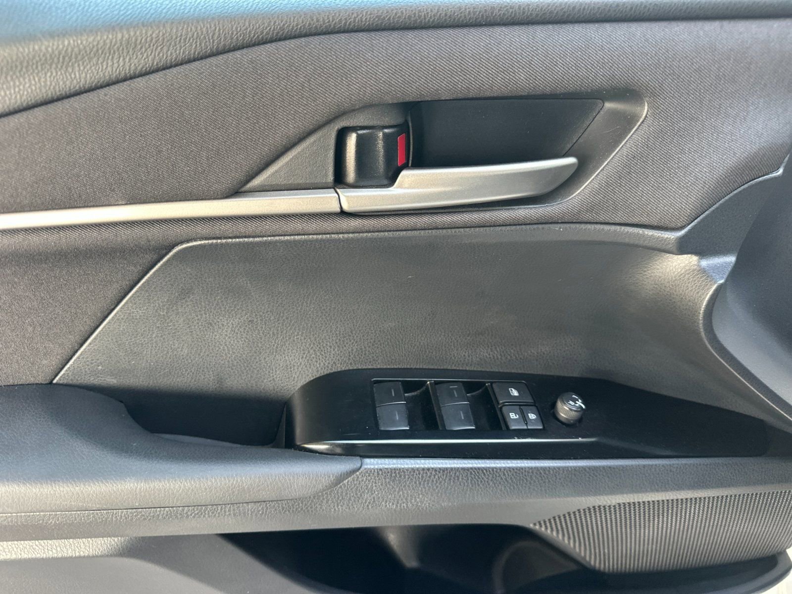 Used 2025 Toyota Camry LE image 10