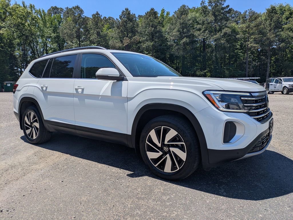 Used 2024 Volkswagen Atlas SE w/ Panoramic Sunroof Package AWD/4WD image 2