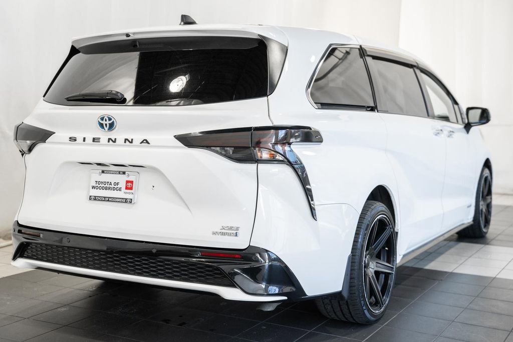 Used 2021 Toyota Sienna XSE image 4