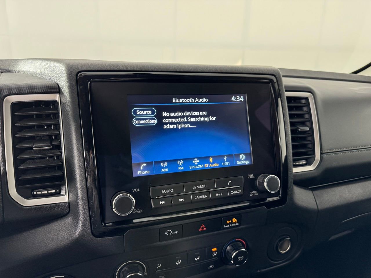 Used 2024 Nissan Frontier SV image 14