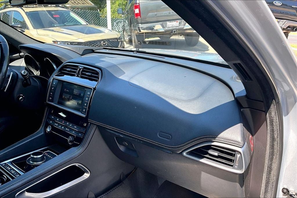 Used 2017 Jaguar F-PACE S AWD/4WD image 16