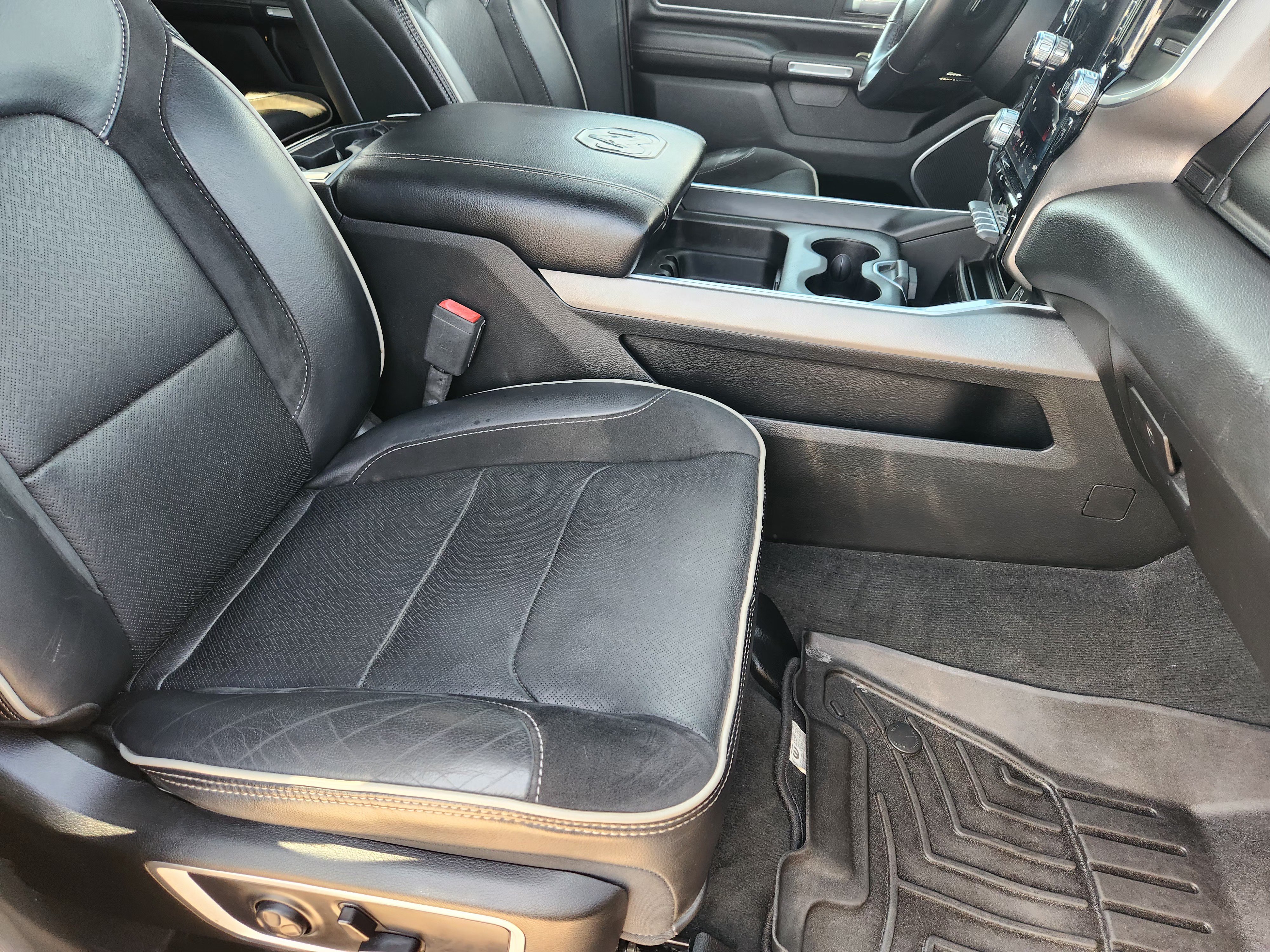 Used 2021 RAM 1500 Laramie AWD/4WD image 15