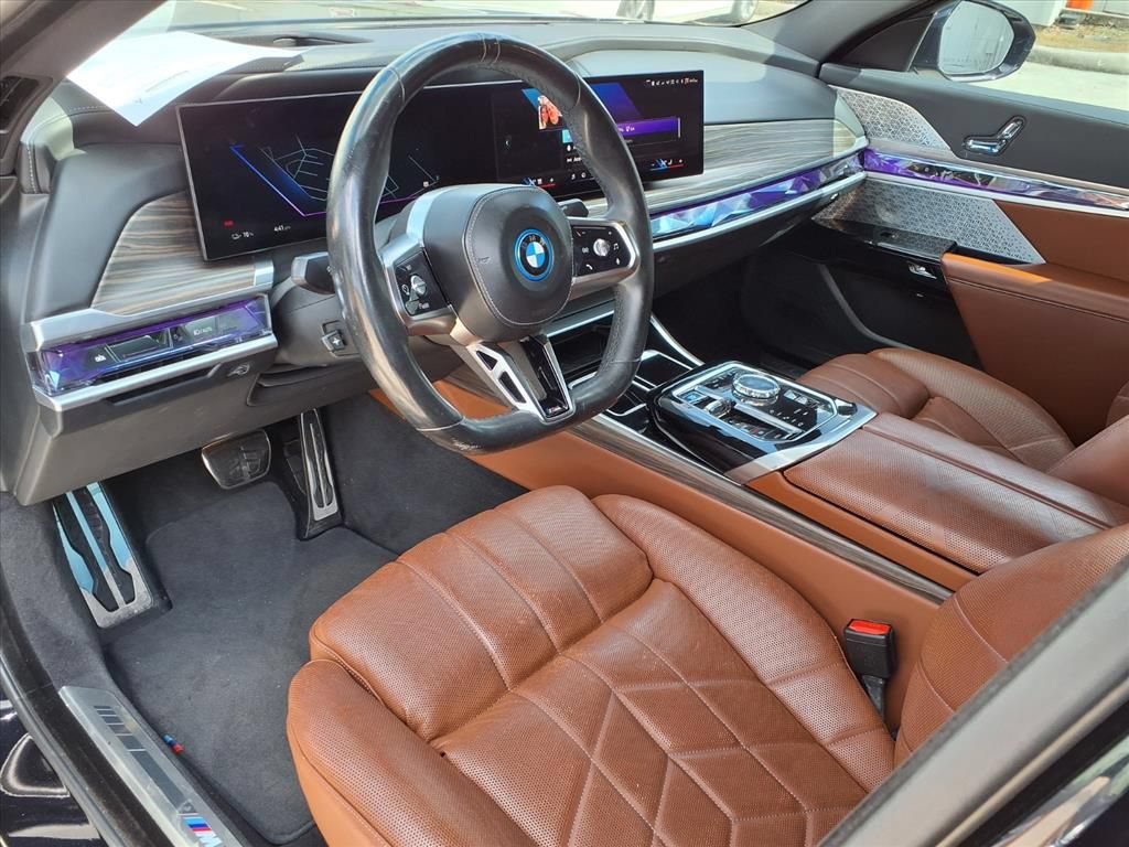 Used 2023 BMW i7 xDrive60 w/ Executive Package 2 AWD/4WD image 13