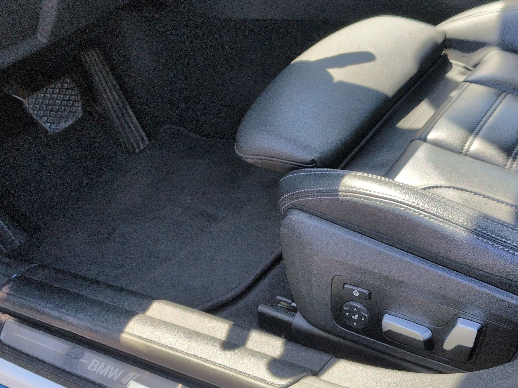 Used 2023 BMW i4 eDrive35 RWD image 17