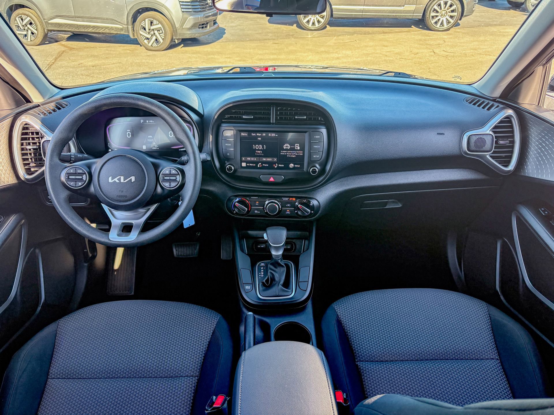 Used 2025 Kia Soul LX FWD image 2