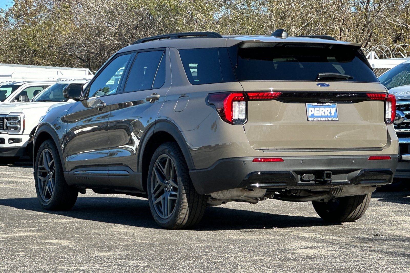 New 2026 Ford Explorer ST-Line w/ ST-Line Street Pack image 5