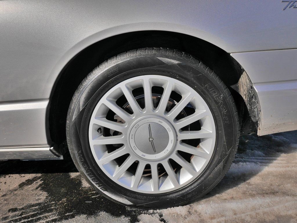 Used 2005 Ford Thunderbird image 18