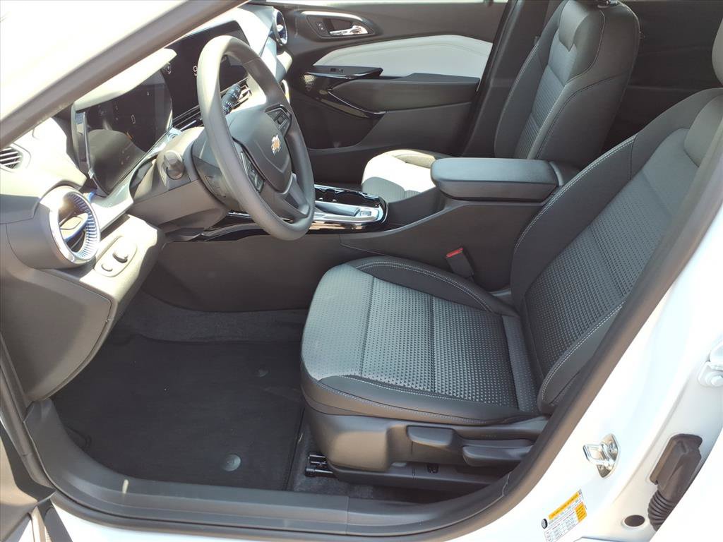 New 2026 Chevrolet Trax LT FWD image 8