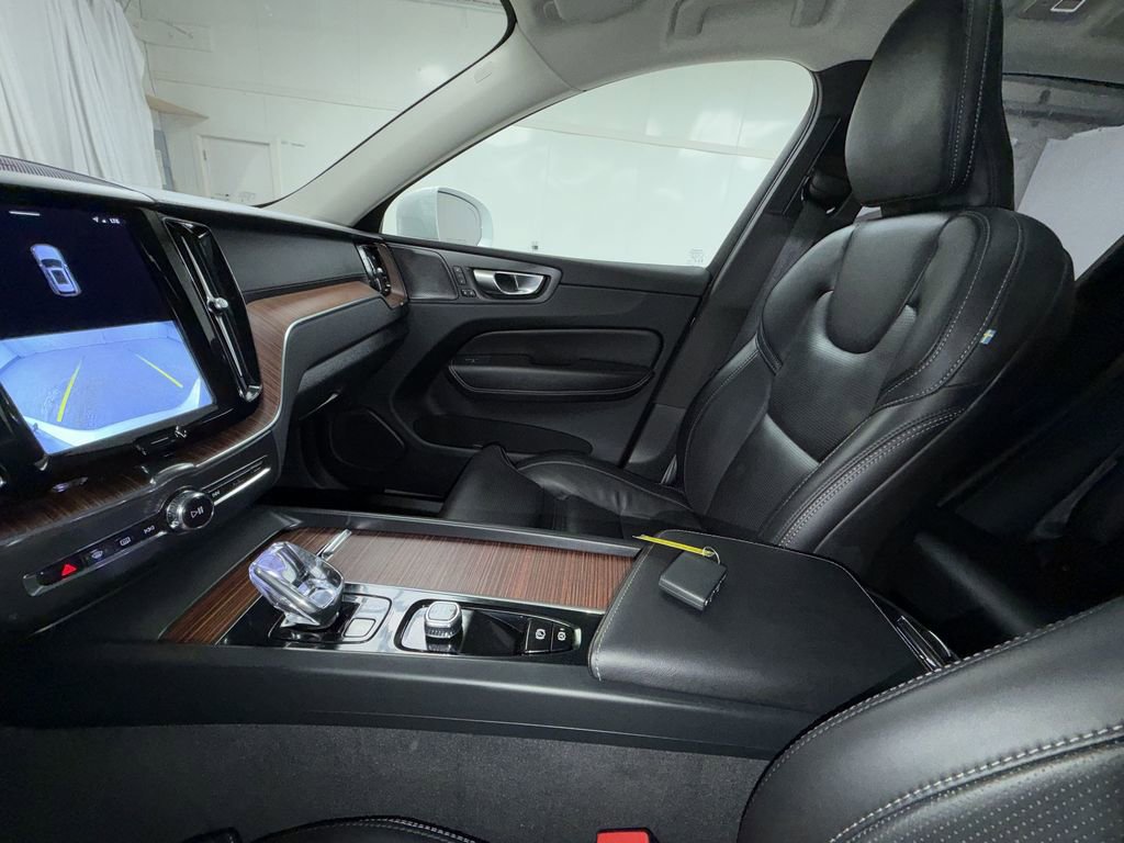 Used 2023 Volvo XC60 B5 Ultimate w/ Climate Package image 21