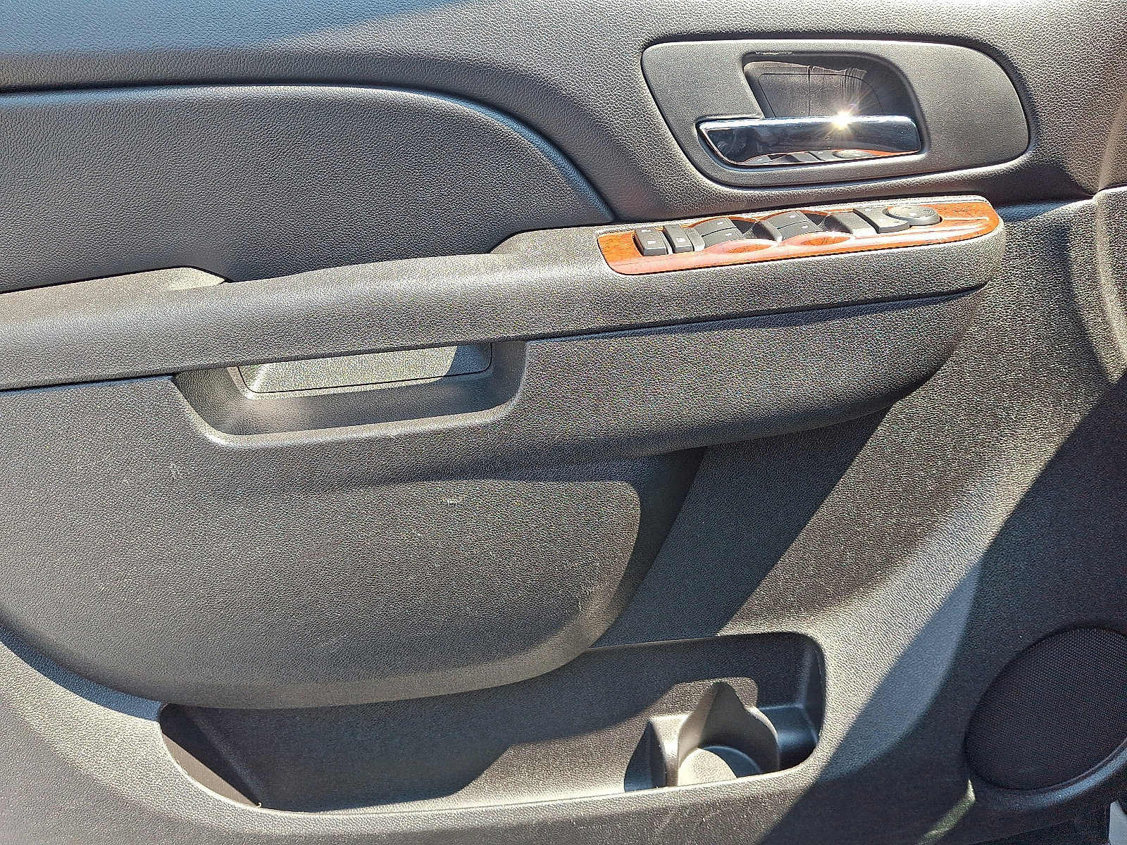 Used 2011 Chevrolet Suburban 2500 LT w/ Snow Plow Prep Package image 14