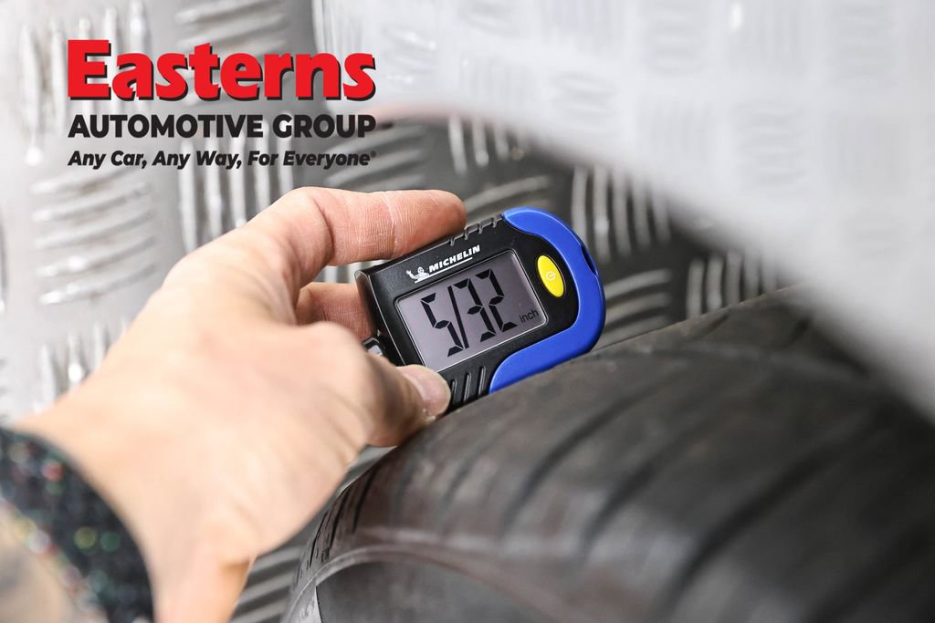 Used 2021 Toyota Avalon XSE FWD image 30