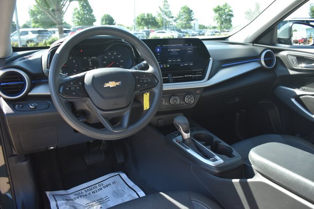 Used 2025 Chevrolet Trax LS w/ LS Convenience Package FWD image 17