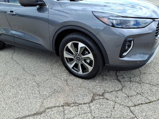 Certified 2023 Ford Escape Platinum w/ Premium Technology Package AWD/4WD image 4