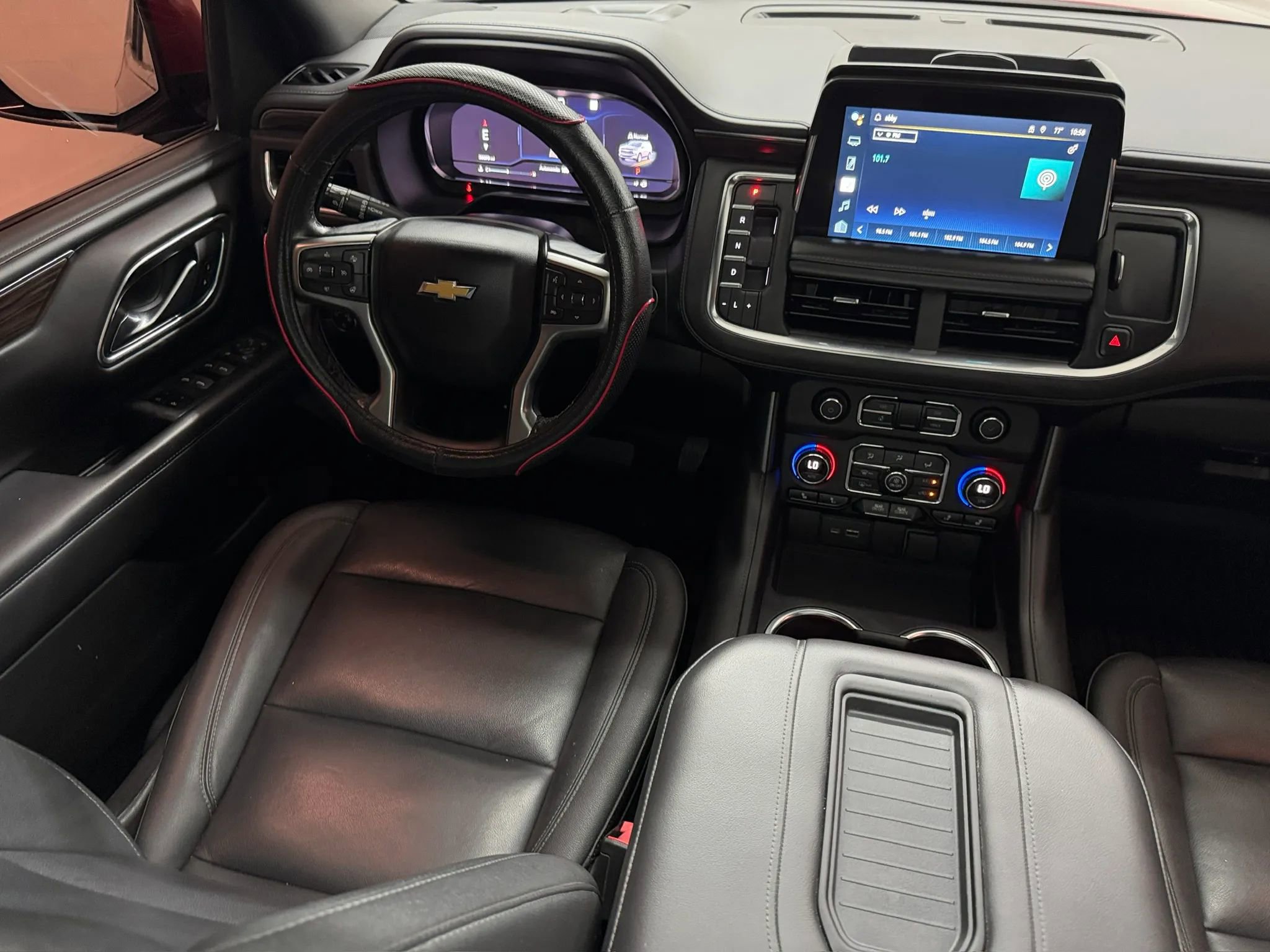 Used 2022 Chevrolet Tahoe LT w/ LT Signature Package RWD image 32