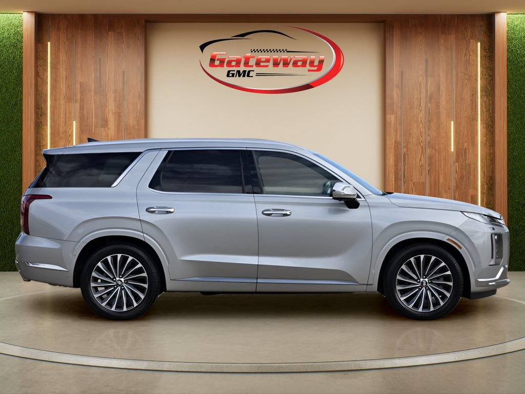 Used 2023 Hyundai Palisade Calligraphy FWD image 4