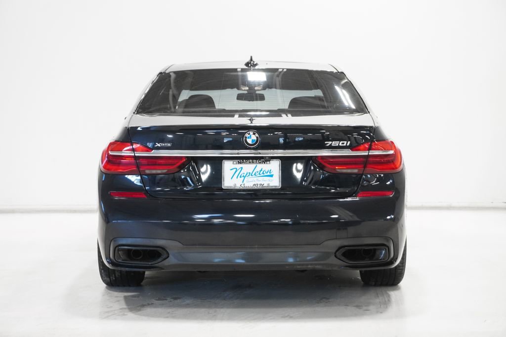 Used 2019 BMW 750i xDrive w/ M Sport Package image 30