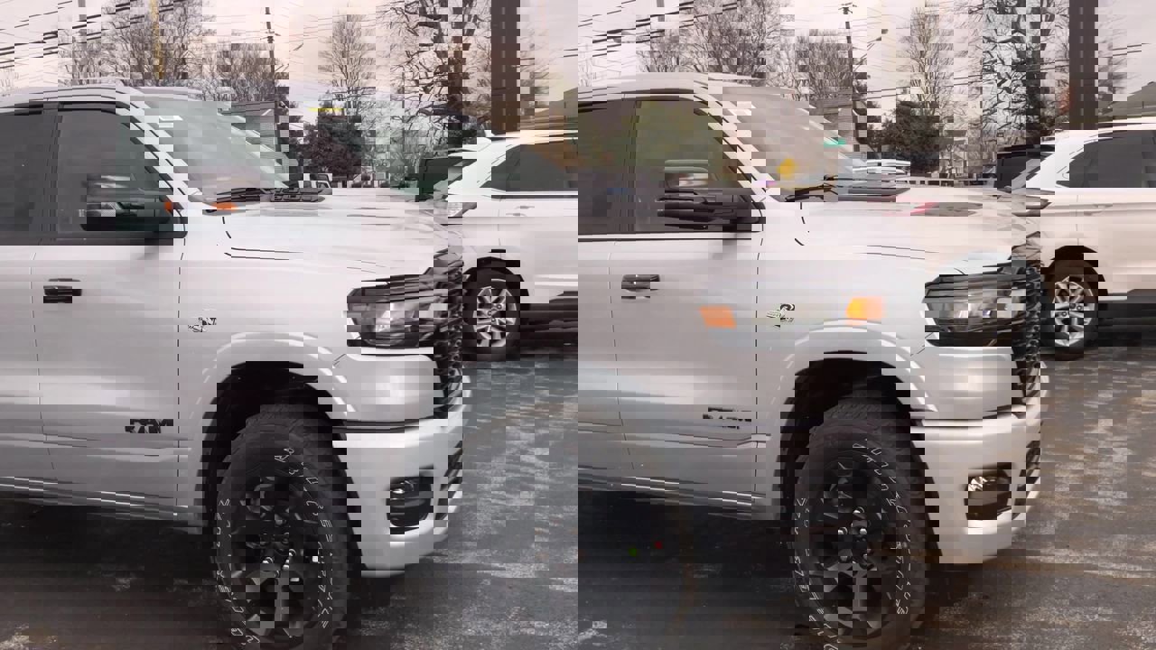 New 2026 RAM 1500 4x4 Crew Cab image 2