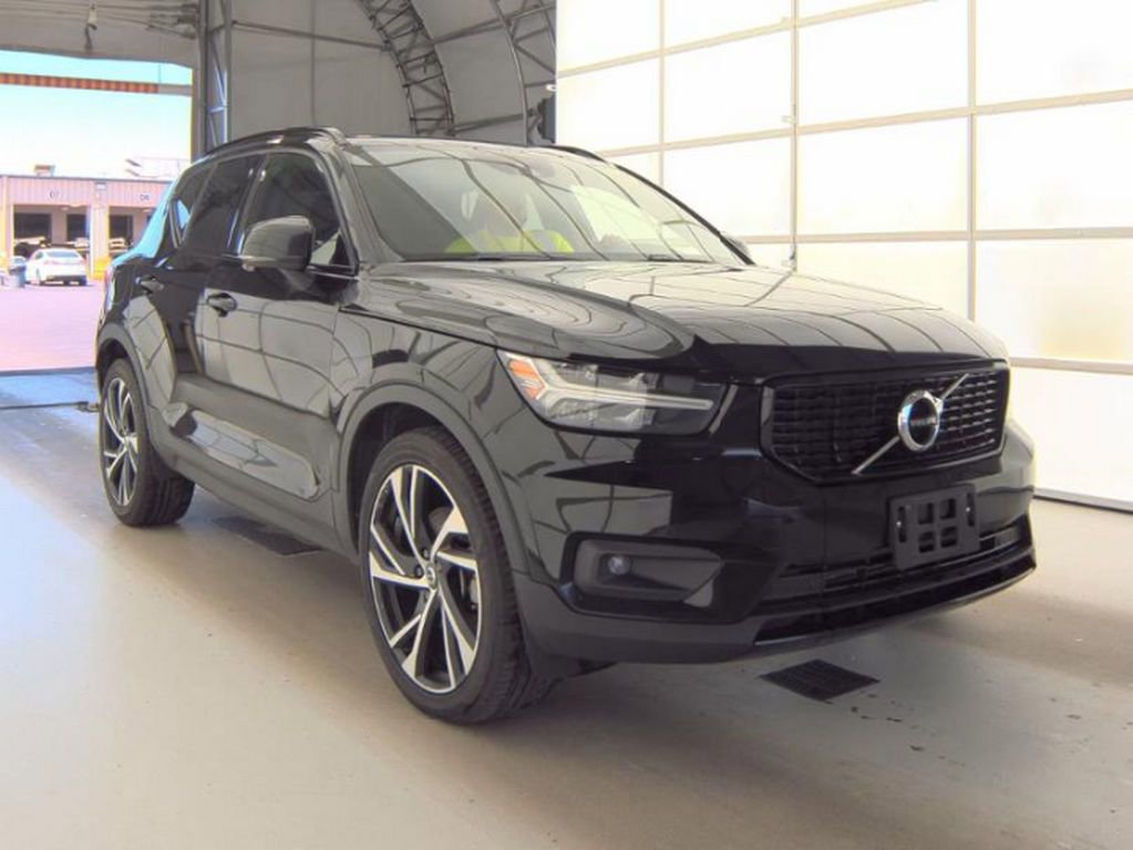 Used 2021 Volvo XC40 T5 R-Design w/ Protection Package Premier AWD/4WD image 2