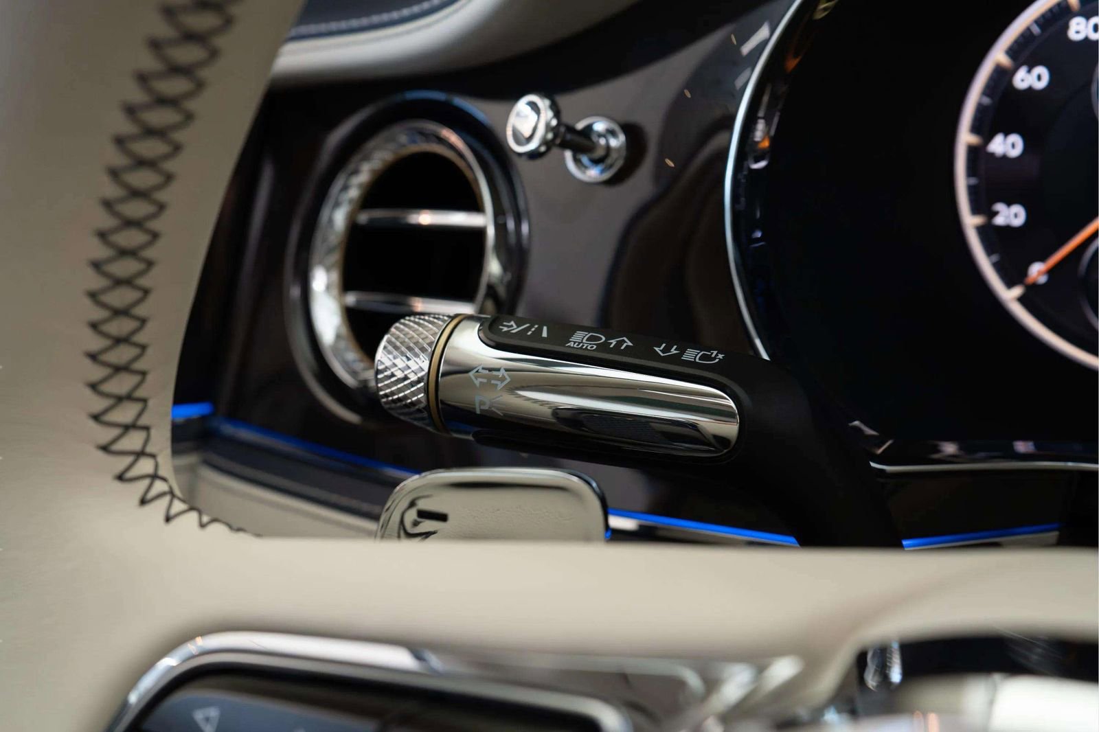 Used 2023 Bentley Flying Spur Azure AWD/4WD image 31