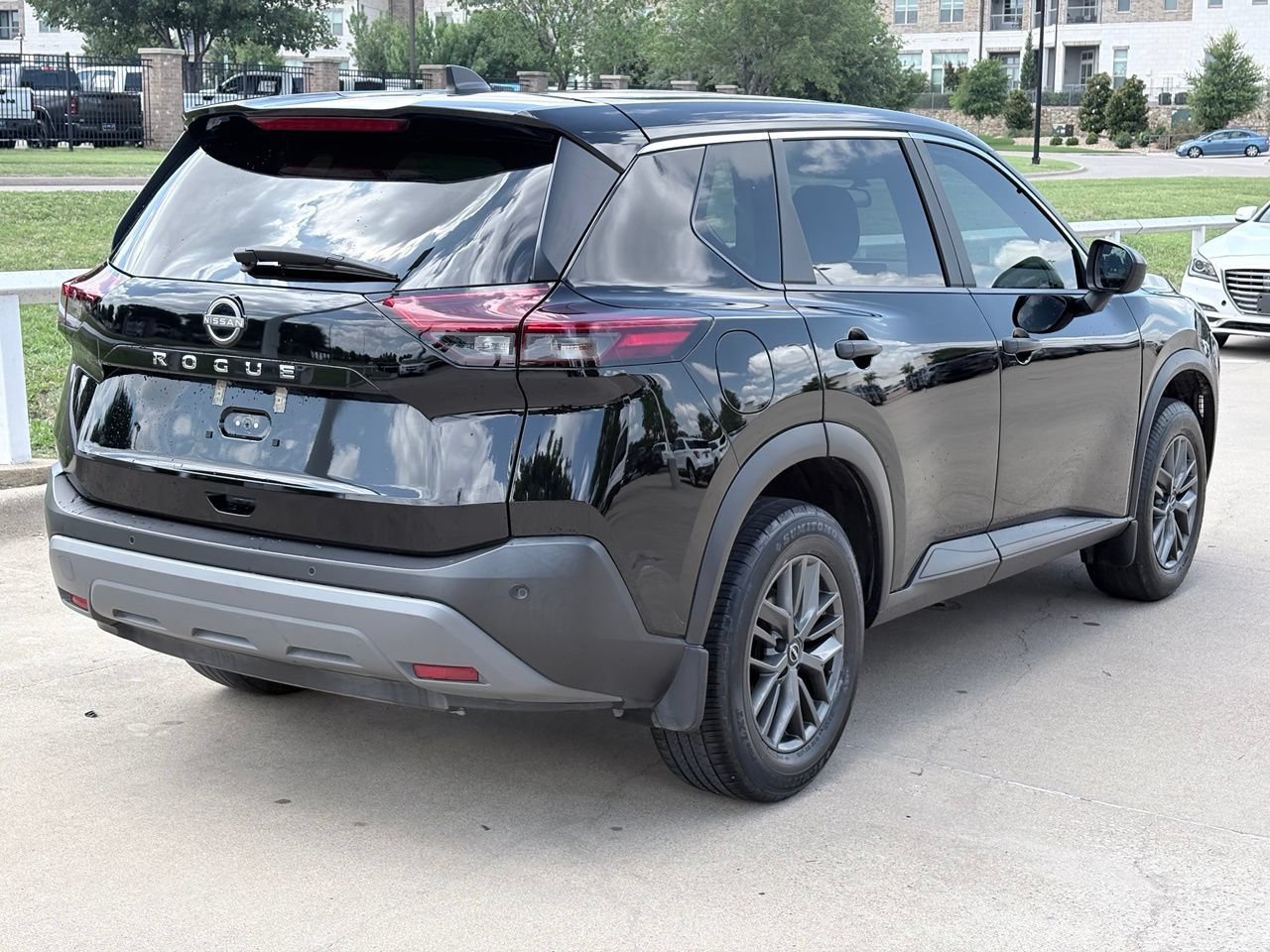 Used 2023 Nissan Rogue S FWD image 4