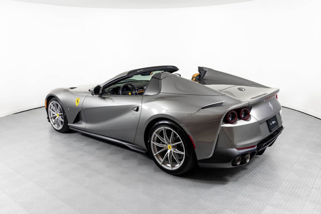 Used 2023 Ferrari 812 GTS RWD image 2