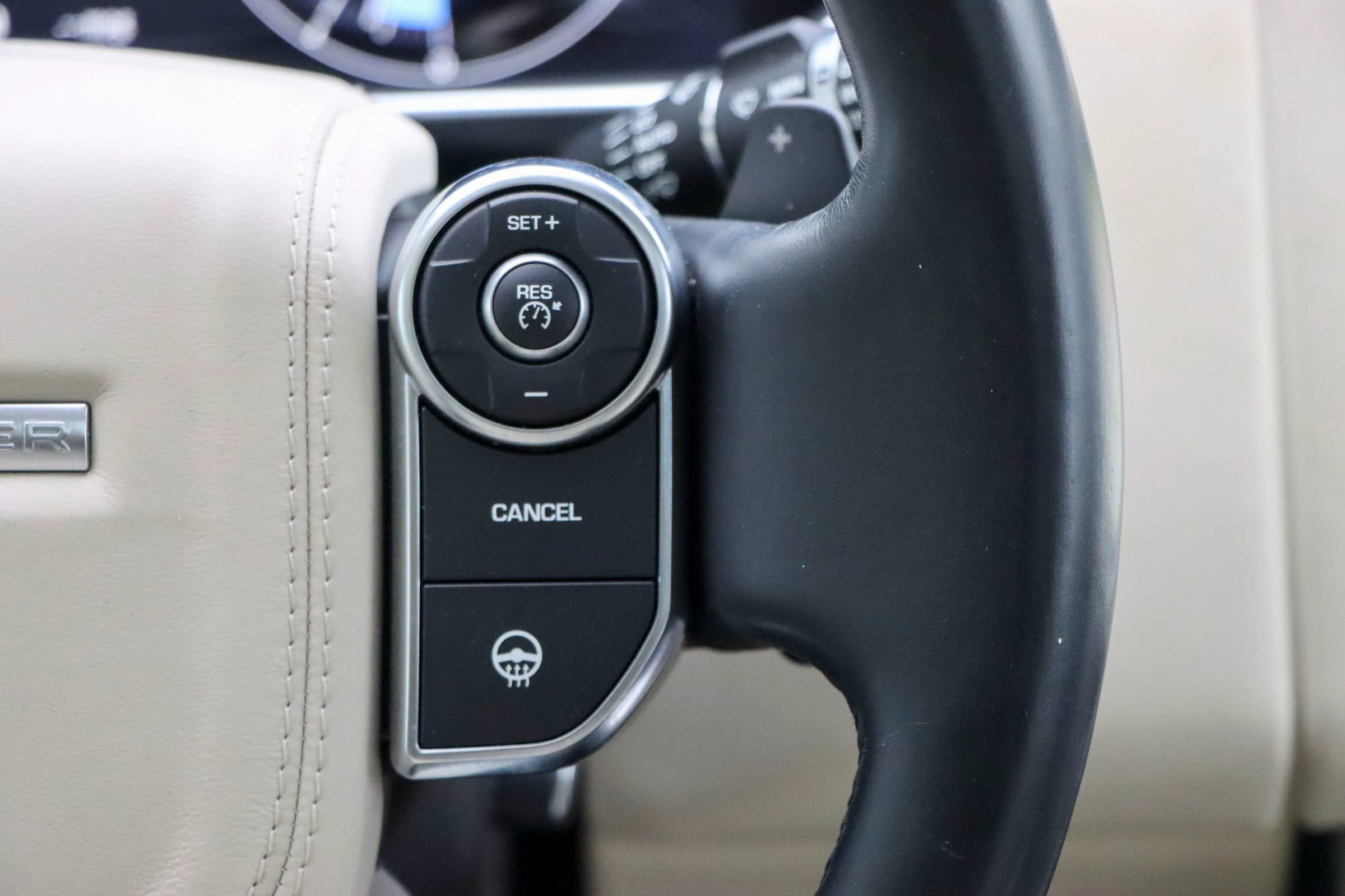 Used 2017 Land Rover Range Rover HSE image 24