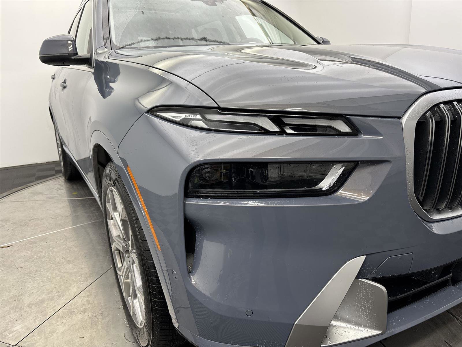 Used 2025 BMW X7 xDrive40i w/ Climate Comfort Package image 18