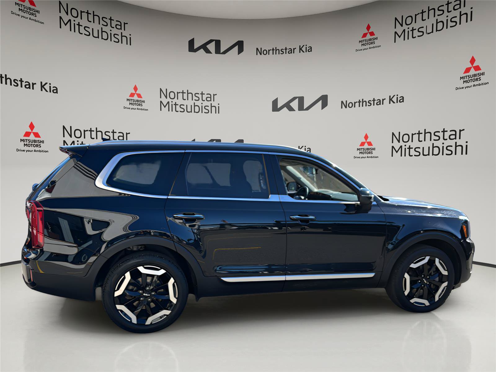 Used 2025 Kia Telluride S AWD/4WD image 7