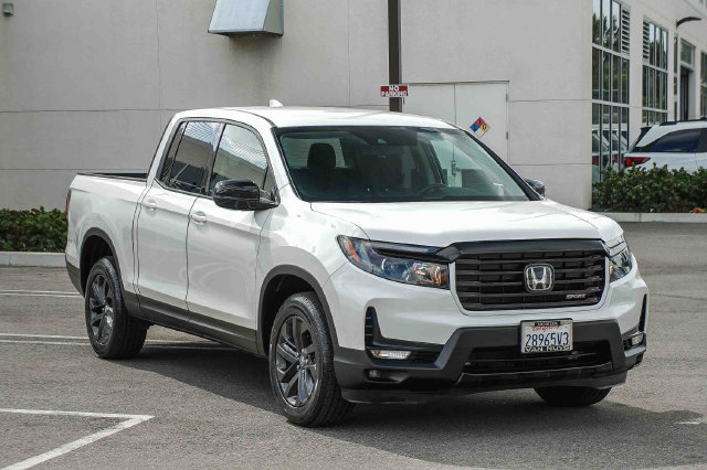Used 2023 Honda Ridgeline Sport image 3