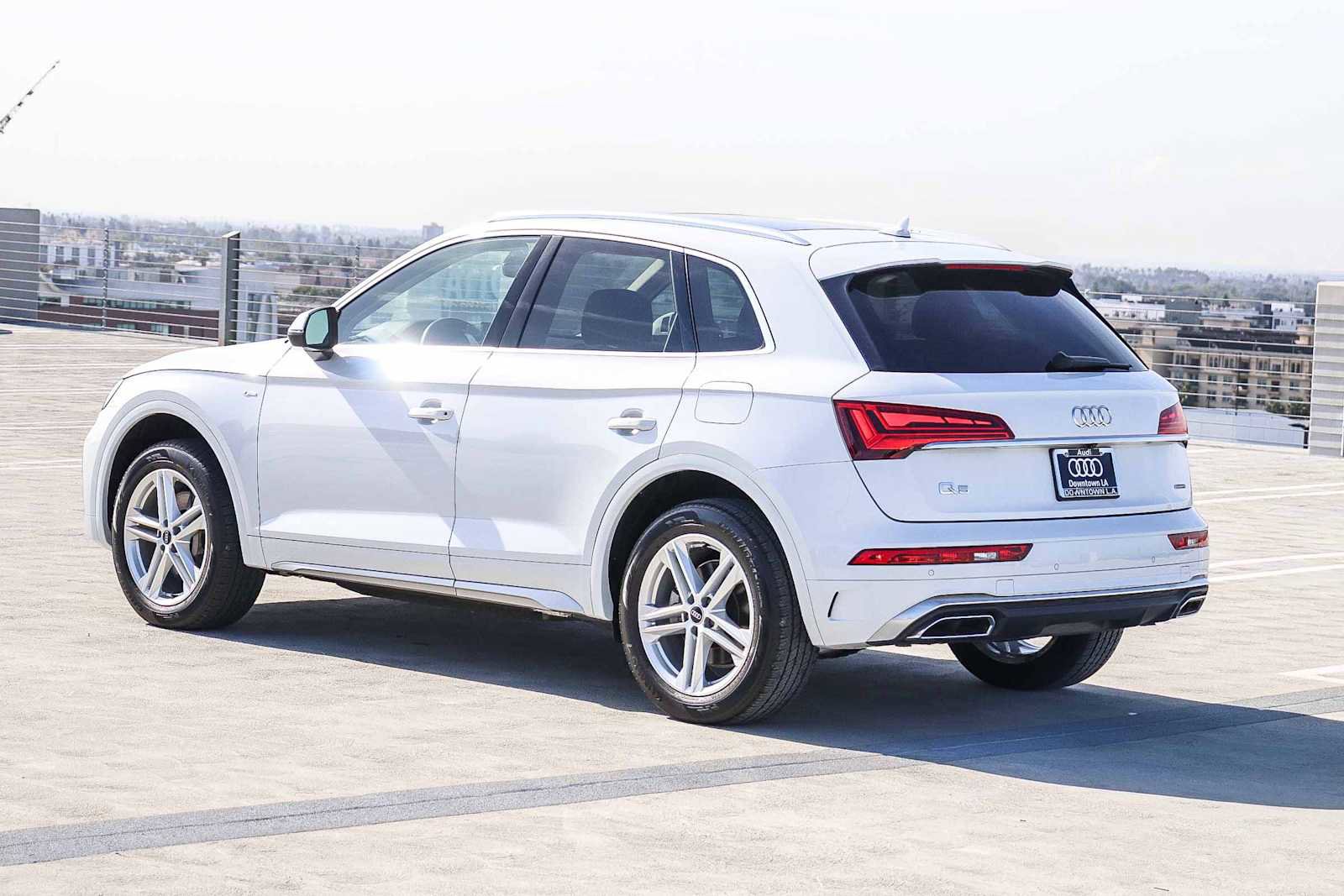 Used 2023 Audi Q5 e Premium w/ Convenience Package image 6