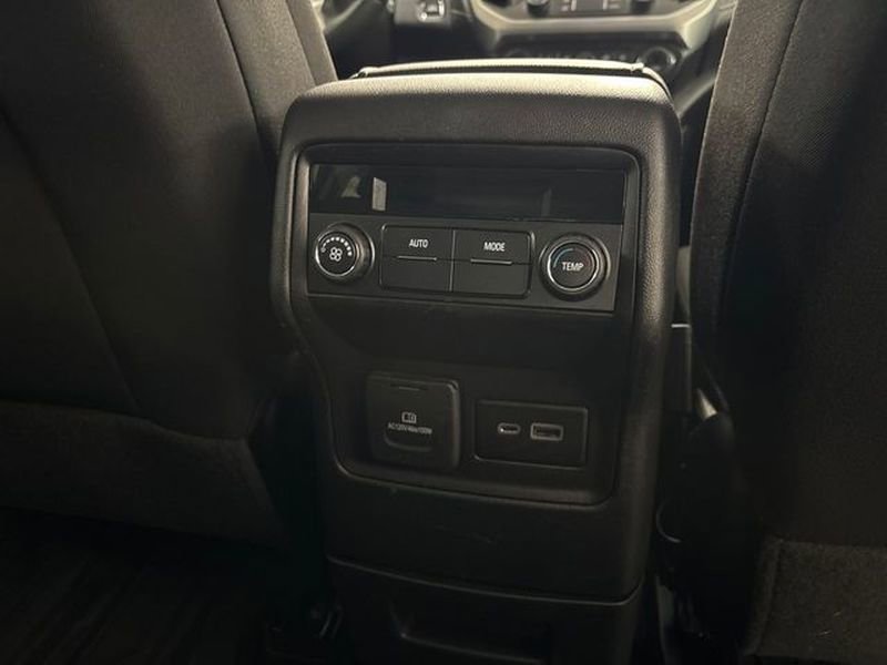 Used 2022 GMC Acadia SLE image 24