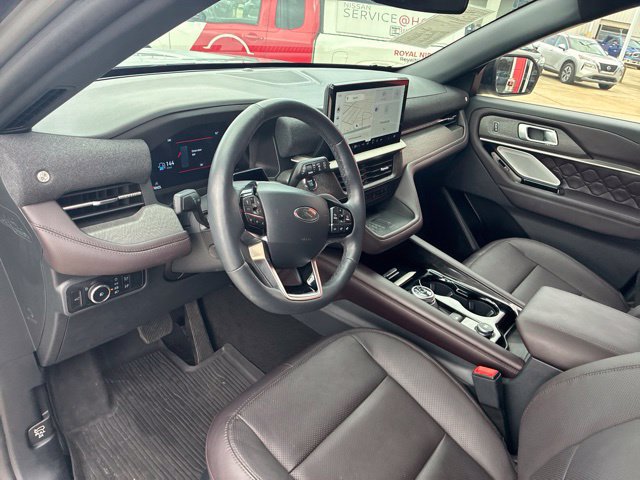 Used 2025 Ford Explorer Platinum w/ Ultimate Package AWD/4WD image 18