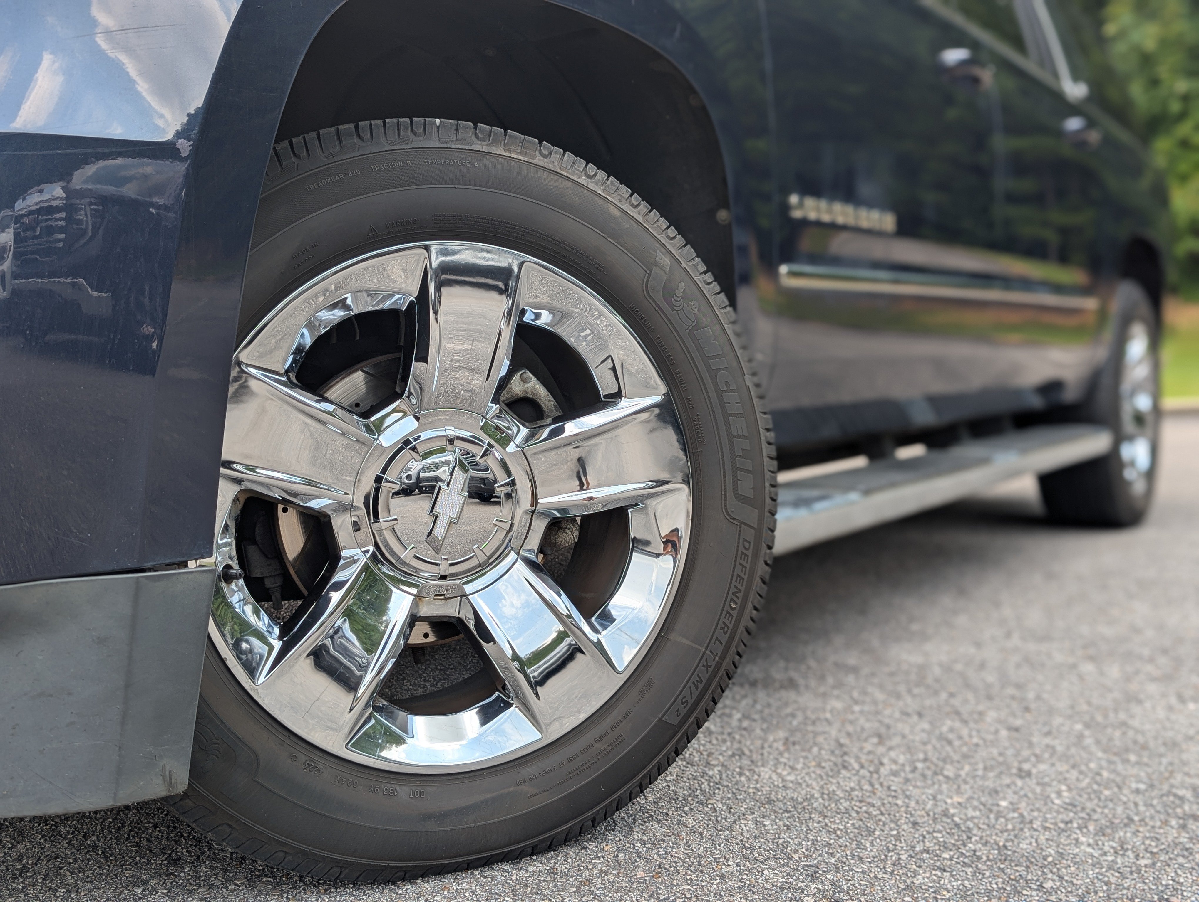Used 2018 Chevrolet Suburban LT w/ LT Signature Package RWD image 36